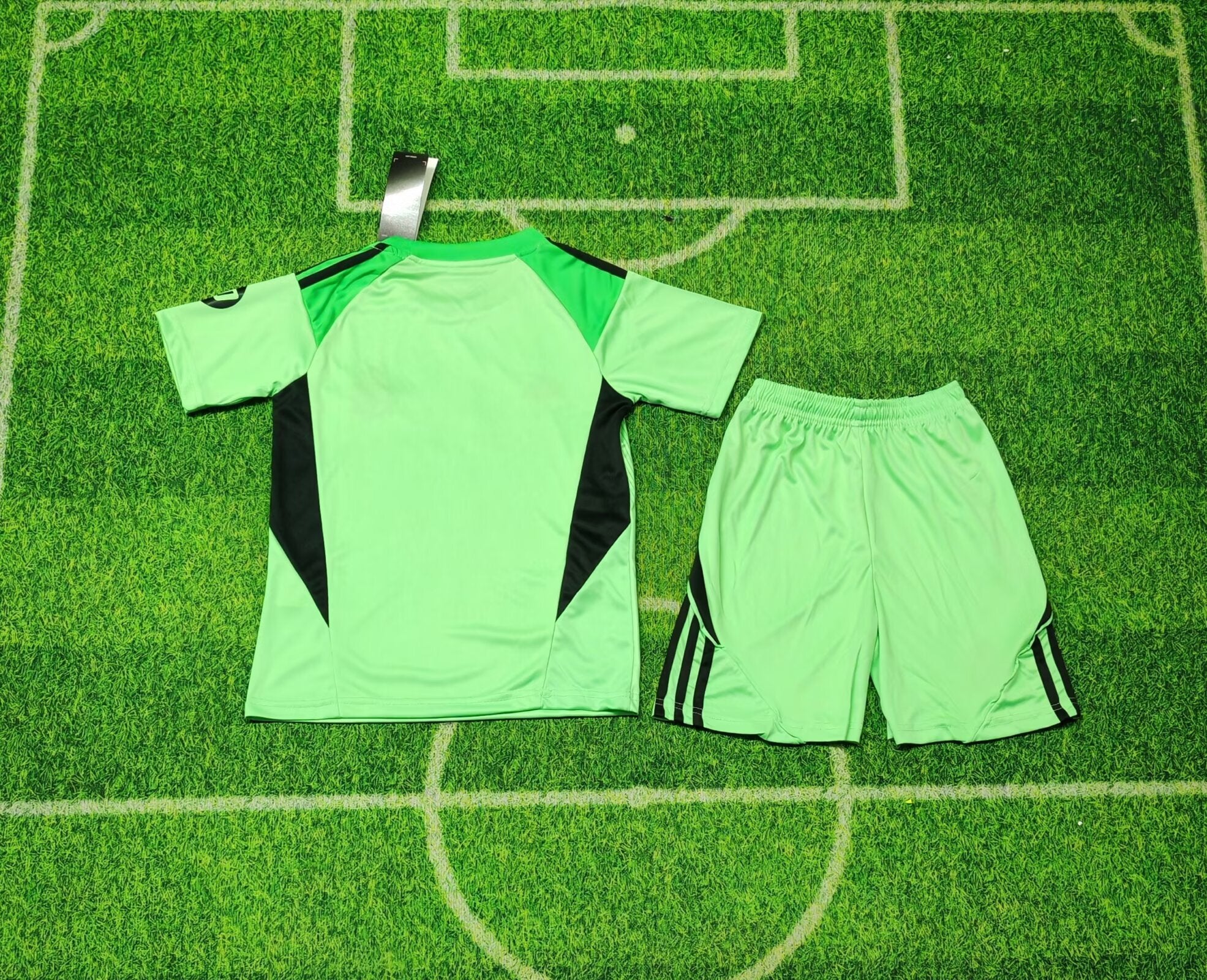 Real Madrid 25/26 Goalkeeper Kids Kit – Green