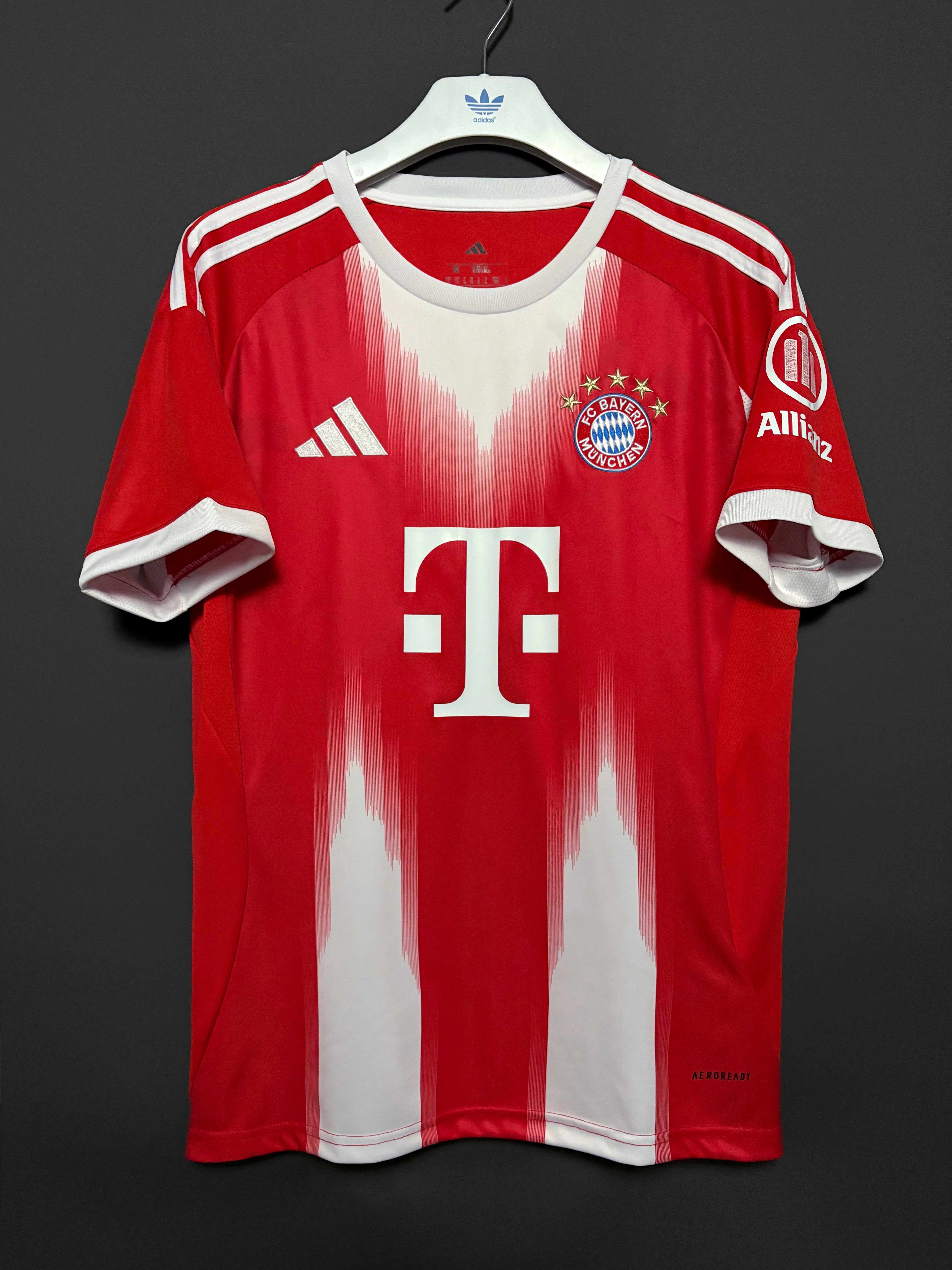 Bayern Münchens hemmatröja