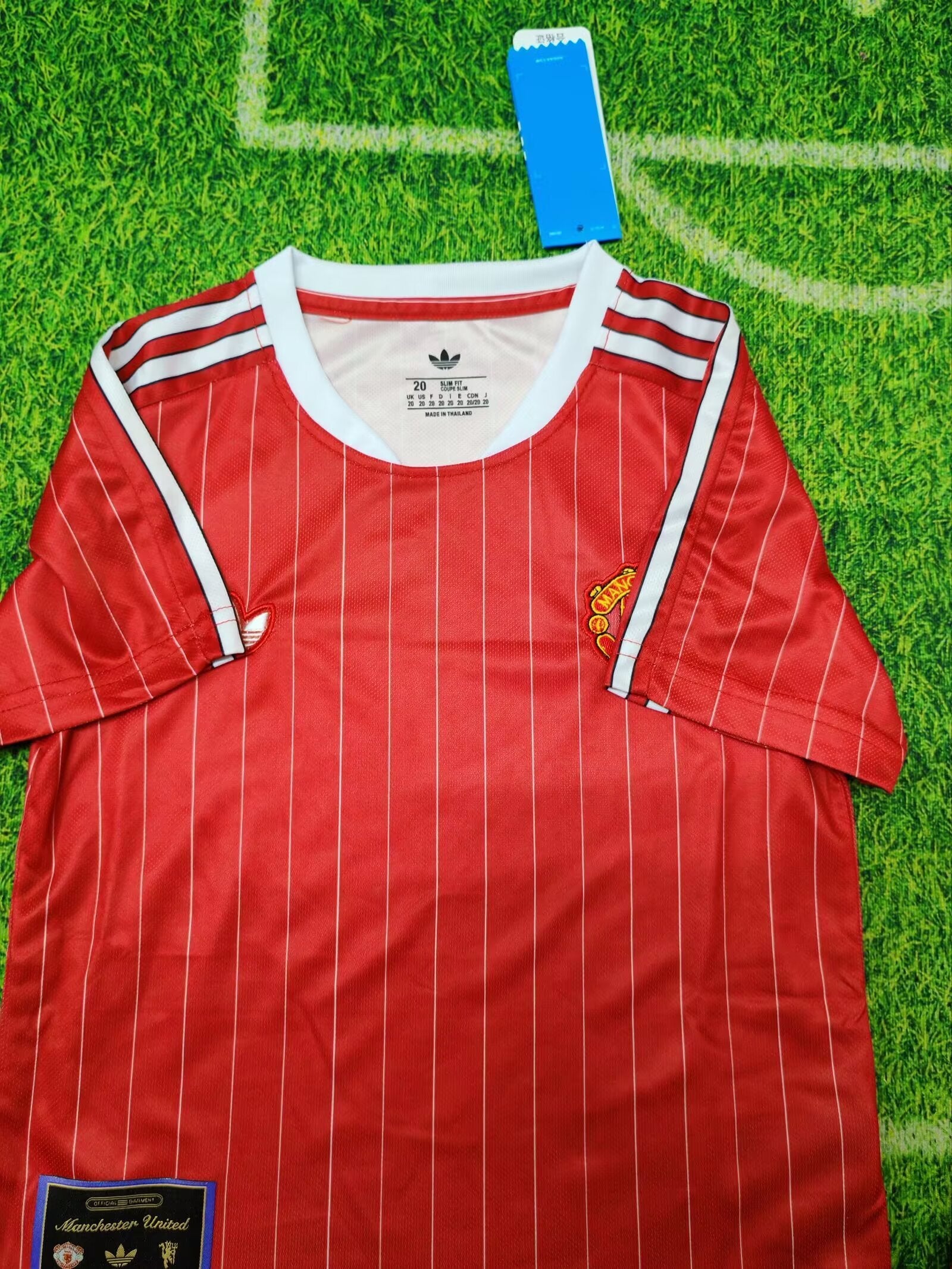 Manchester United Icons Kit Kids 2025/26 – Red Pinstripe Set