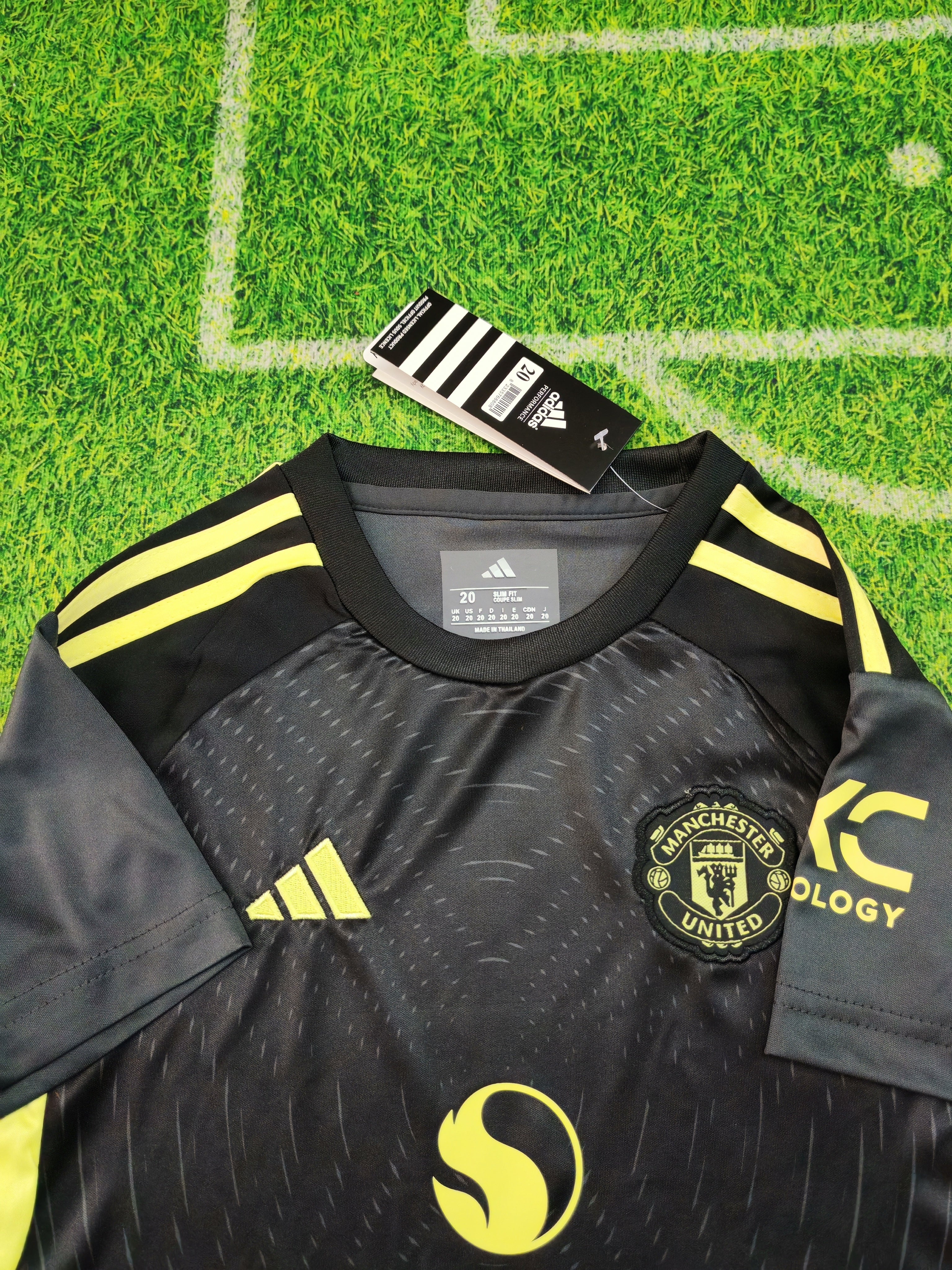 Manchester United Goalkeeper Kit Kids 2025/26 – Black/Neon Set