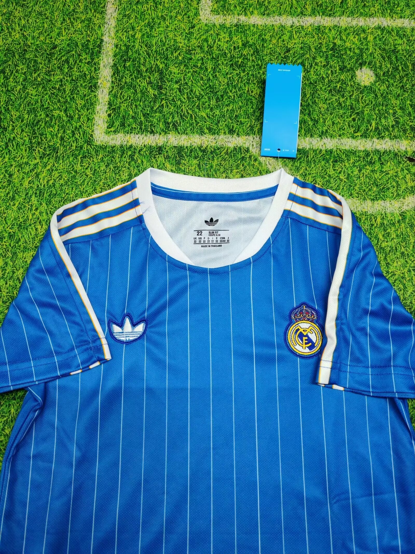 Real Madrid 25/26 Icon Kids Kit – Blue Pinstripe