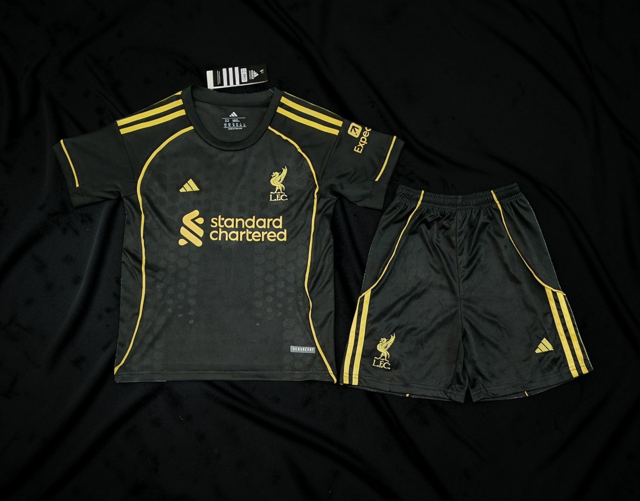 Liverpool 2025/26 Pre-Match Kit Kids Set – Black / Gold