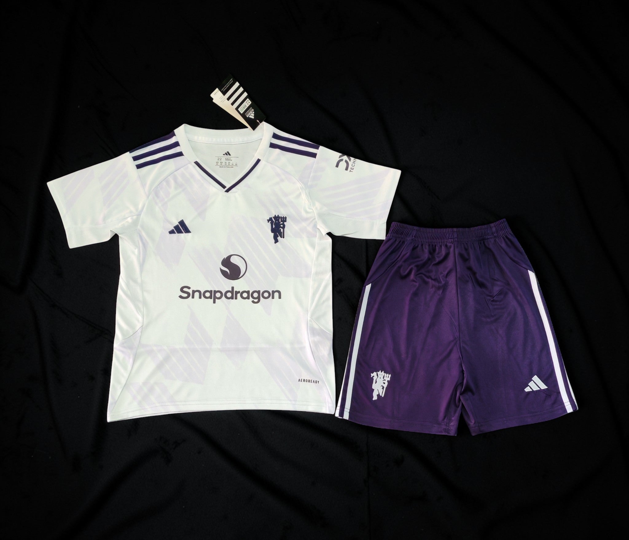 Manchester United Away Kit Kids 2025/26 – White/Purple Set